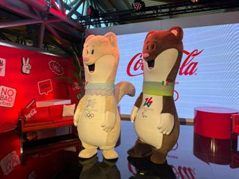 Sanremo 2024, le mascotte di Milano-Cortina 2026 arrivano a Casa Coca-Cola