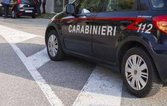 Torino, sequestrano e picchiano per giorni 50enne: fermati due minori