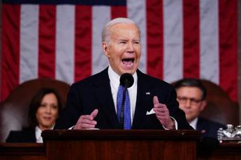 Biden, il discorso sullo Stato dell’Unione: “Il mio messaggio per Putin: non mi inchino”