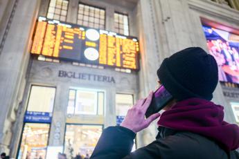 Sciopero treni oggi e domani, possibili ritardi e cancellazioni: orari e fasce di garanzia