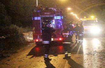 Taranto, auto contro un palo: muore a 19 anni