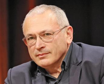 “Putin vuole distruggere l’Occidente e durare altri 15 anni”. Parla il dissidente Khodorkovsky