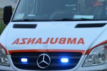 Dramma a Pavia, bimbo di 18 mesi cade dal balcone e muore